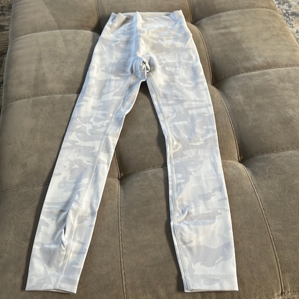 Lululemon Wunder Under 25” size 0